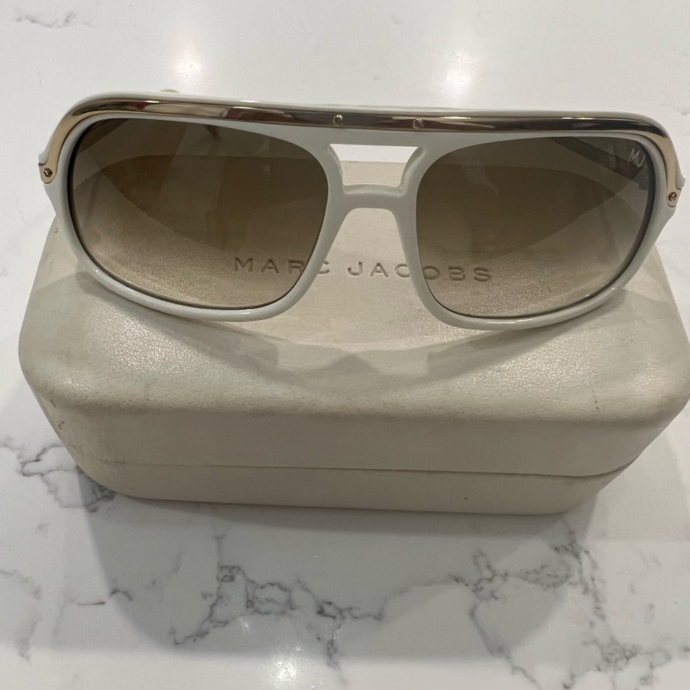 Authentic Marc Jacobs Gradient Sunglasses! - image 2